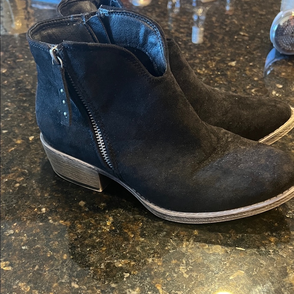 Very G Black Ankle Booties size 7